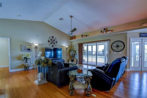 Villa ou maison à louer à Hernando Beach, Floride: 3 chambres, 178.93 m2 № 2388123 - photo 8