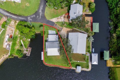 Villa ou maison à vendre à Homosassa, Floride: 2 chambres, 97.36 m2 № 2347929 - photo 2