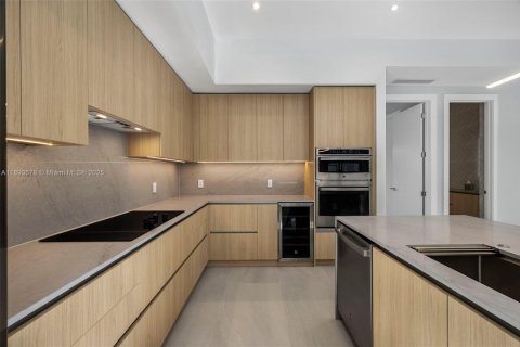 Купить таунхаус в Майами, Флорида 5 спален, 233.84м2, № 1947065 - фото 11