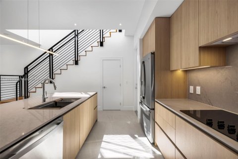 Купить таунхаус в Майами, Флорида 5 спален, 233.84м2, № 1947065 - фото 14
