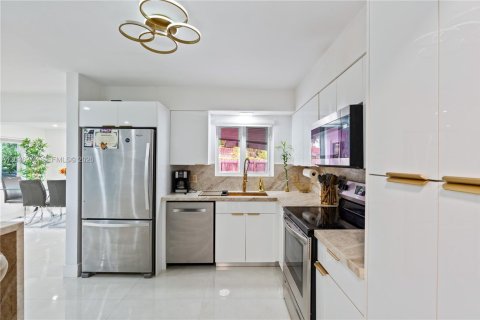 Купить виллу или дом в Холливуд, Флорида 3 спальни, № 2155020 - фото 16