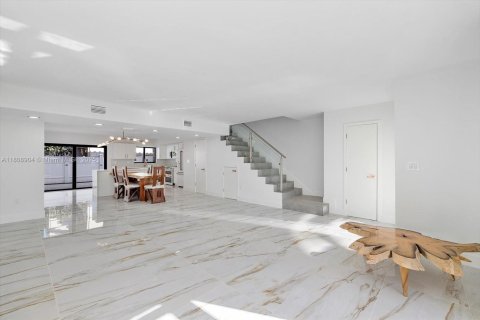 Adosado en venta en North Miami Beach, Florida, 3 dormitorios, 147.71 m2 № 2013742 - foto 4