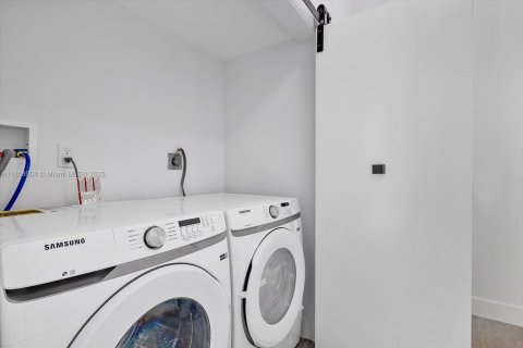 Adosado en venta en North Miami Beach, Florida, 3 dormitorios, 147.71 m2 № 2013742 - foto 25