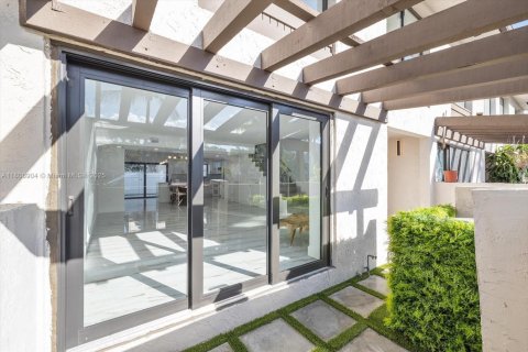 Adosado en venta en North Miami Beach, Florida, 3 dormitorios, 147.71 m2 № 2013742 - foto 13