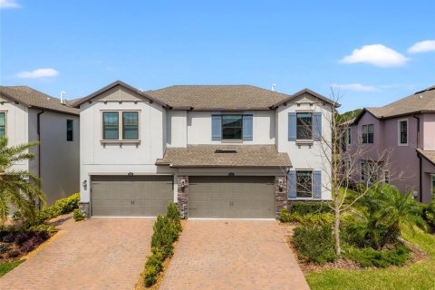 Townhouse in ESTANCIA

 in Wesley Chapel, Florida 4 bedrooms, 171.31 sq.m. № 1796922 - photo 1