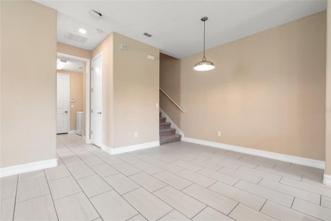 Townhouse in ESTANCIA

 in Wesley Chapel, Florida 4 bedrooms, 171.31 sq.m. № 1796922 - photo 20