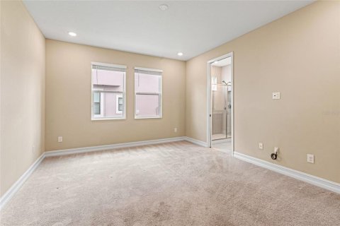 Townhouse in ESTANCIA

 in Wesley Chapel, Florida 4 bedrooms, 171.31 sq.m. № 1796922 - photo 13