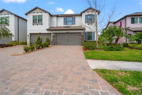 Townhouse in ESTANCIA

 in Wesley Chapel, Florida 4 bedrooms, 171.31 sq.m. № 1796922 - photo 2