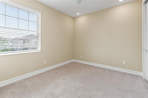 Townhouse in ESTANCIA

 in Wesley Chapel, Florida 4 bedrooms, 171.31 sq.m. № 1796922 - photo 14