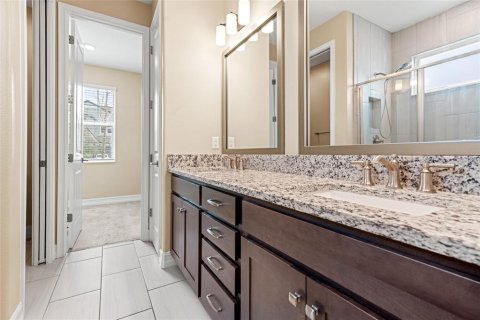 Townhouse in ESTANCIA

 in Wesley Chapel, Florida 4 bedrooms, 171.31 sq.m. № 1796922 - photo 24