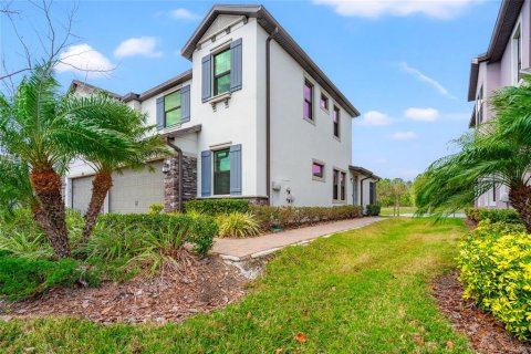 Townhouse in ESTANCIA

 in Wesley Chapel, Florida 4 bedrooms, 171.31 sq.m. № 1796922 - photo 4