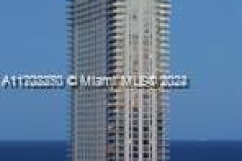 Condominio en Sunny Isles Beach, Florida, 2 dormitorios  № 1962671