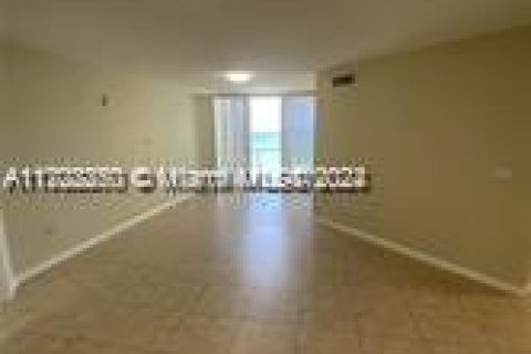 Condominio en alquiler en Sunny Isles Beach, Florida, 2 dormitorios, 152.08 m2 № 1962671 - foto 4