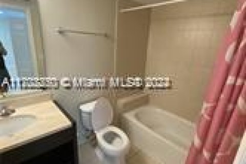 Condominio en alquiler en Sunny Isles Beach, Florida, 2 dormitorios, 152.08 m2 № 1962671 - foto 12