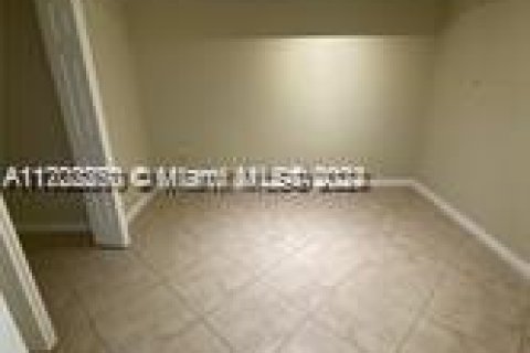 Condominio en alquiler en Sunny Isles Beach, Florida, 2 dormitorios, 152.08 m2 № 1962671 - foto 10