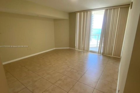 Condominio en alquiler en Sunny Isles Beach, Florida, 2 dormitorios, 152.08 m2 № 1962671 - foto 15