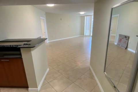 Condominio en alquiler en Sunny Isles Beach, Florida, 2 dormitorios, 152.08 m2 № 1962671 - foto 16