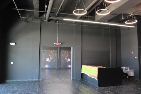 Immobilier commercial à louer à Clearwater, Floride: 9137.5 m2 № 1649455 - photo 9