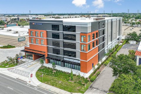 Immobilier commercial à louer à Clearwater, Floride: 9137.5 m2 № 1649455 - photo 1