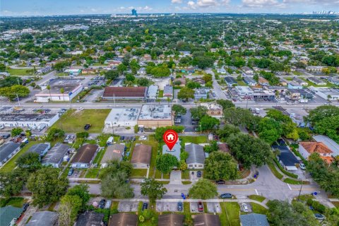 Propiedad comercial en venta en Hollywood, Florida, 155.05 m2 № 2016064 - foto 8
