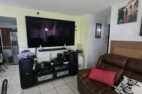 Propiedad comercial en venta en Hollywood, Florida, 155.05 m2 № 2016064 - foto 4