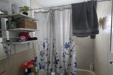 Propiedad comercial en venta en Hollywood, Florida, 155.05 m2 № 2016064 - foto 6