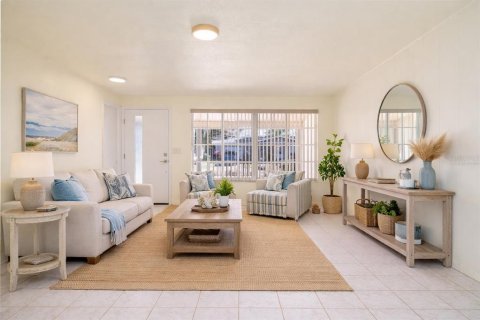 Villa ou maison à vendre à Holly Hill, Floride: 2 chambres, 136.94 m2 № 2143050 - photo 4