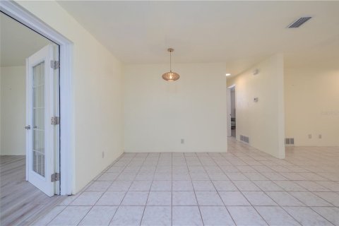 Villa ou maison à vendre à Holly Hill, Floride: 2 chambres, 136.94 m2 № 2143050 - photo 5