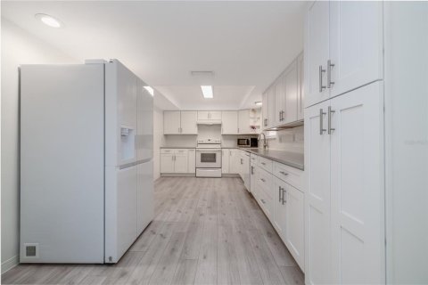 Villa ou maison à vendre à Holly Hill, Floride: 2 chambres, 136.94 m2 № 2143050 - photo 10