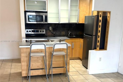 Condominio en alquiler en Hialeah, Florida, 2 dormitorios, 82.03 m2 № 2020676 - foto 14