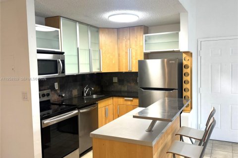 Condominio en Hialeah, Florida, 2 dormitorios  № 2020676