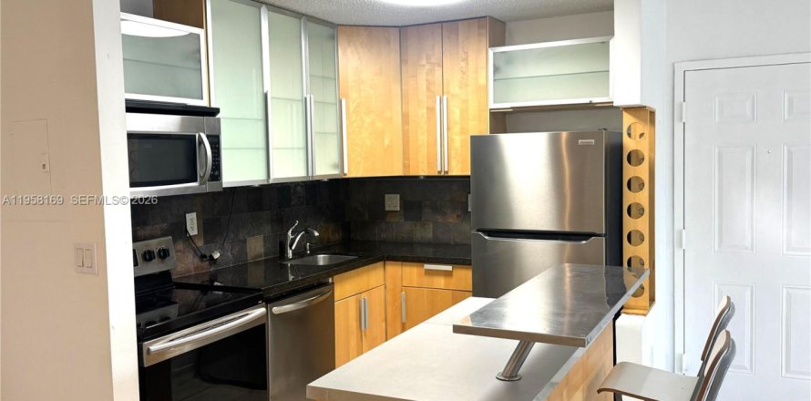 Condominio en Hialeah, Florida, 2 dormitorios  № 2020676