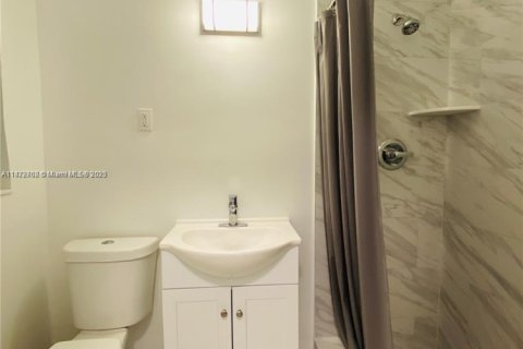 Propiedad comercial en venta en Hallandale Beach, Florida, 97.18 m2 № 1990399 - foto 11