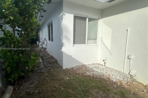 Propiedad comercial en venta en Hallandale Beach, Florida, 97.18 m2 № 1990399 - foto 30