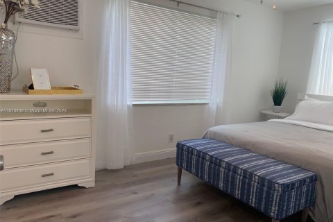 Propiedad comercial en venta en Hallandale Beach, Florida, 97.18 m2 № 1990399 - foto 8