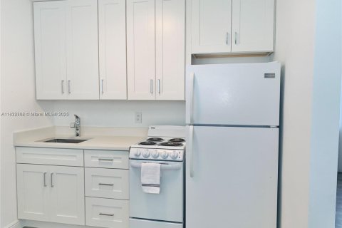 Propiedad comercial en venta en Hallandale Beach, Florida, 97.18 m2 № 1990399 - foto 4