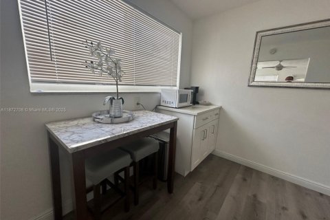 Propiedad comercial en venta en Hallandale Beach, Florida, 97.18 m2 № 1990399 - foto 26