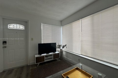 Propiedad comercial en venta en Hallandale Beach, Florida, 97.18 m2 № 1990399 - foto 23