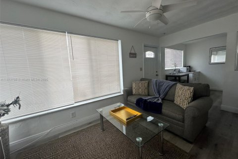 Propiedad comercial en venta en Hallandale Beach, Florida, 97.18 m2 № 1990399 - foto 24