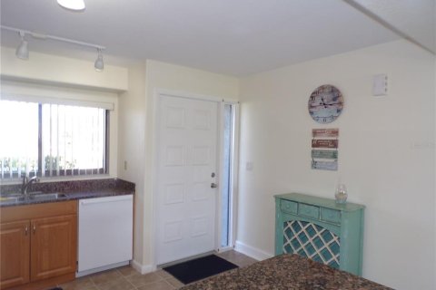Copropriété à louer à Punta Gorda, Floride: 2 chambres, 95.04 m2 № 2122417 - photo 4