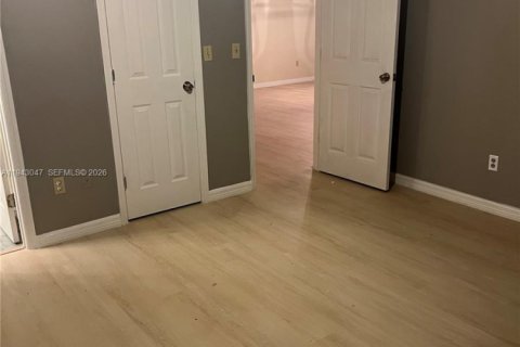 Снять в аренду виллу или дом в Сент-Луси, Флорида 3 спальни, 187.11м2, № 1999330 - фото 4