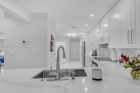 Adosado en venta en Doral, Florida, 3 dormitorios, 187.11 m2 № 1996677 - foto 20