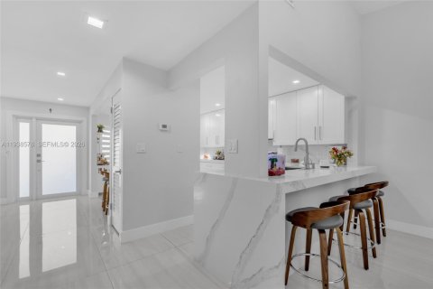 Adosado en venta en Doral, Florida, 3 dormitorios, 187.11 m2 № 1996677 - foto 23