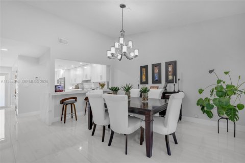 Adosado en venta en Doral, Florida, 3 dormitorios, 187.11 m2 № 1996677 - foto 24