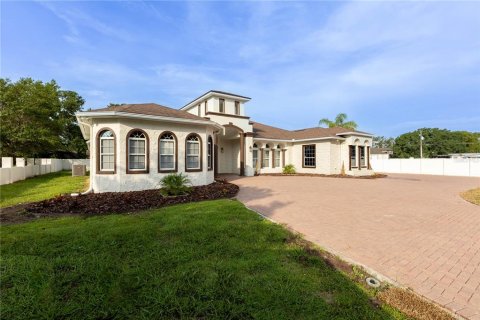 Casa en venta en Kissimmee, Florida, 4 dormitorios, 405.98 m2 № 1908972 - foto 5