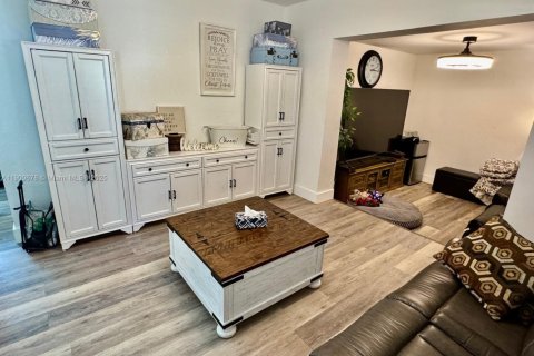 Villa ou maison à vendre à Hollywood, Floride: 3 chambres, 103.31 m2 № 1955479 - photo 1