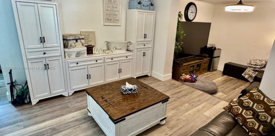 Villa ou maison à Hollywood, Floride 3 chambres, 103.31 m2 № 1955479