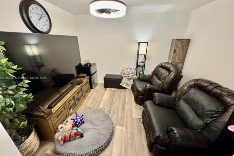 Villa ou maison à vendre à Hollywood, Floride: 3 chambres, 103.31 m2 № 1955479 - photo 3