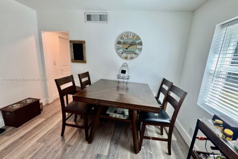 Villa ou maison à vendre à Hollywood, Floride: 3 chambres, 103.31 m2 № 1955479 - photo 9