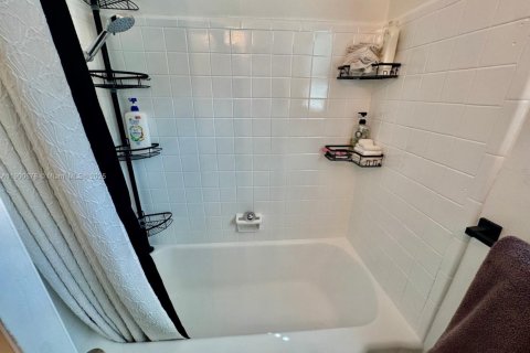 Villa ou maison à vendre à Hollywood, Floride: 3 chambres, 103.31 m2 № 1955479 - photo 12